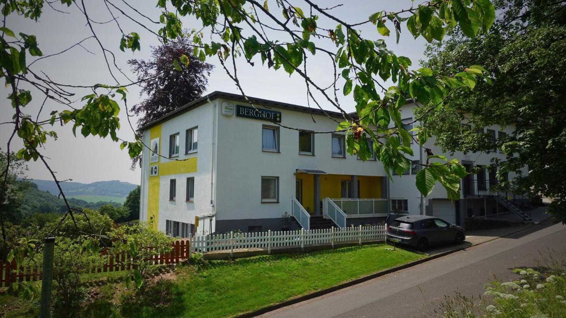 Hotel Berghof Wasserkuppe & Gaestehaus Fuldaquelle Gersfeld Dış mekan fotoğraf